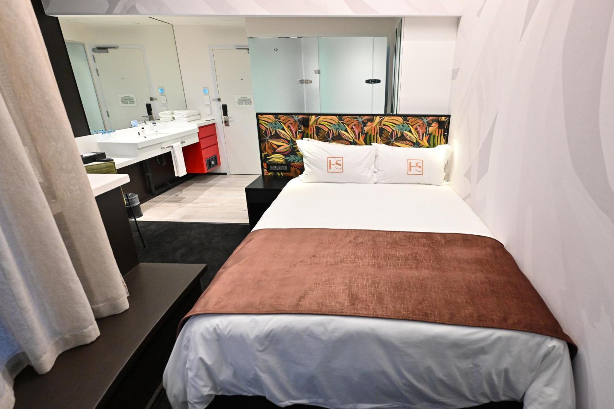 Deluxe Queen Room,1656286239:JPEG