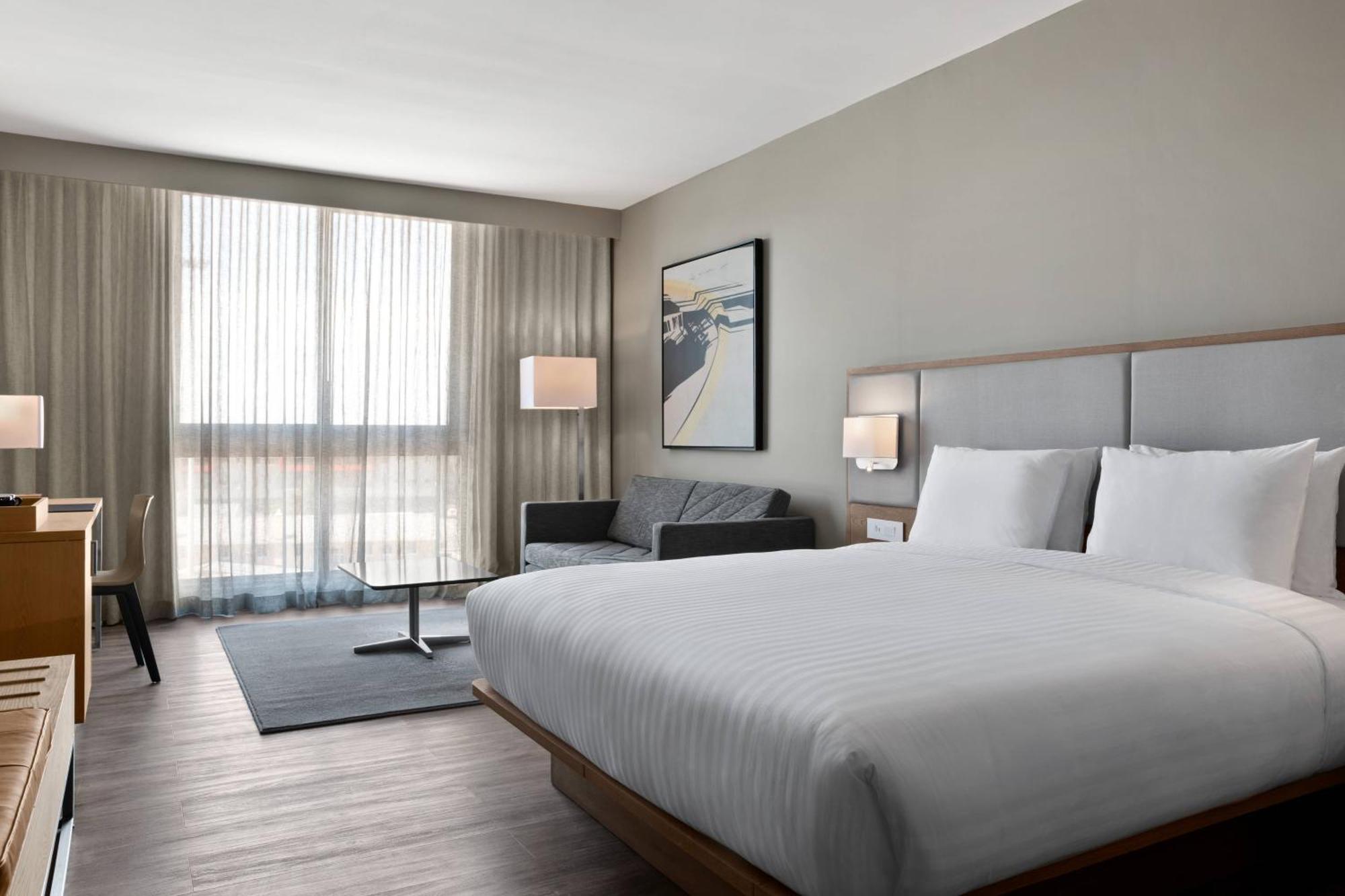 Standard Guest Room King Bed Harbour View,1632297952:JPEG